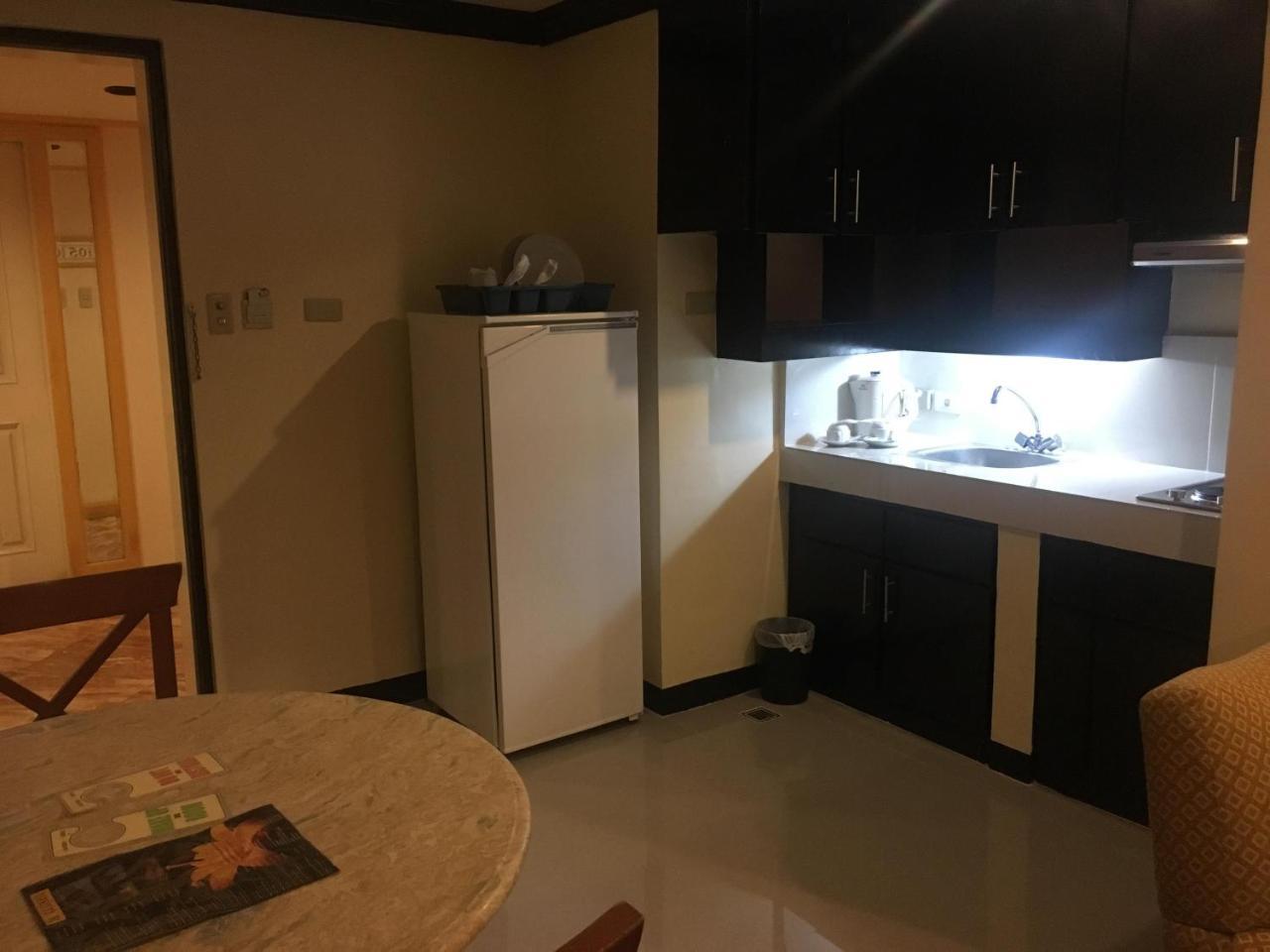 Lourdes Suites Makati City Luaran gambar